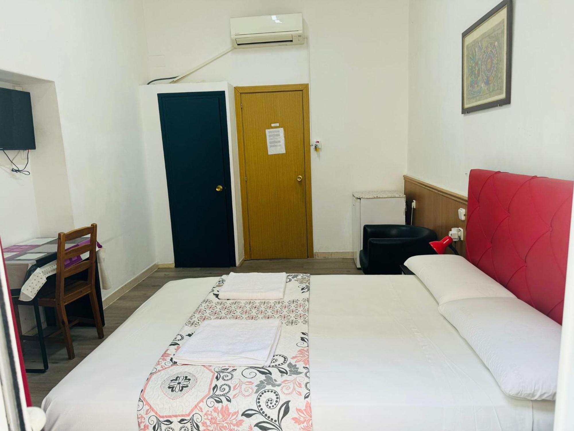 Hostal Mont Thabor — Photos 3